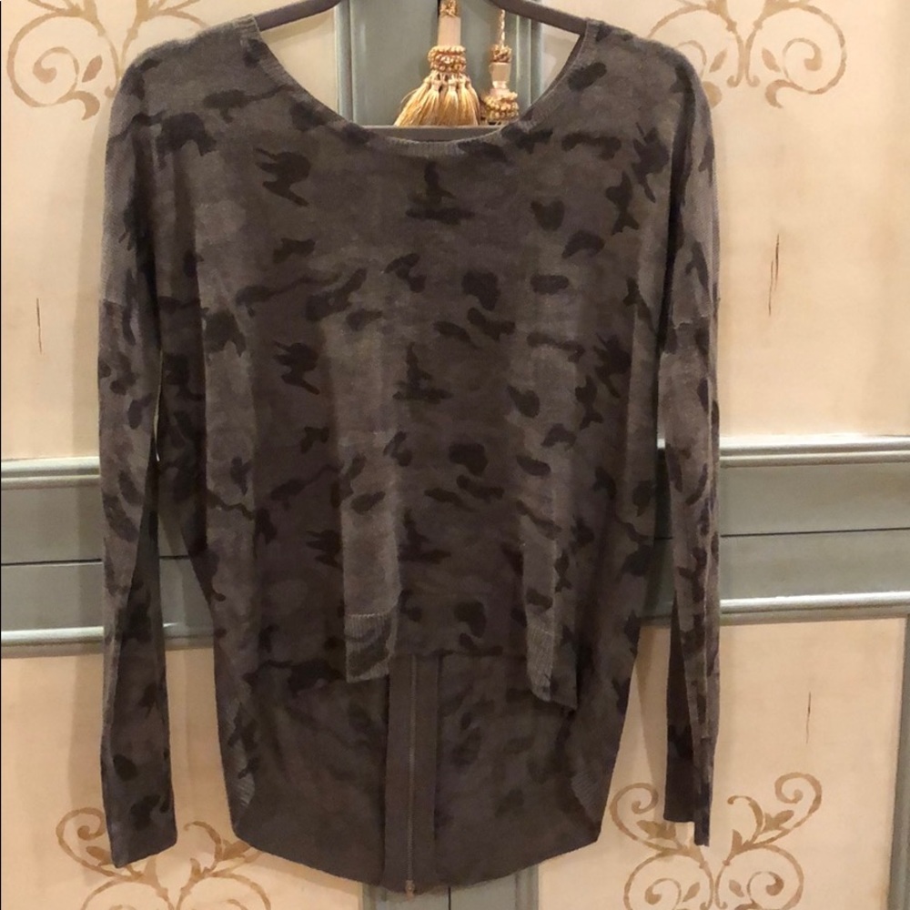 Grey camo sweater with zipper